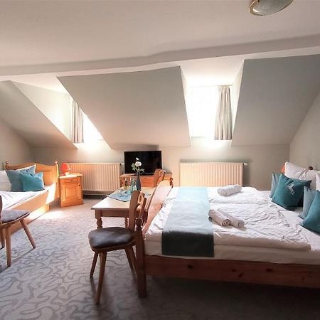 Hotel Ross Zwönitz エクステリア 写真