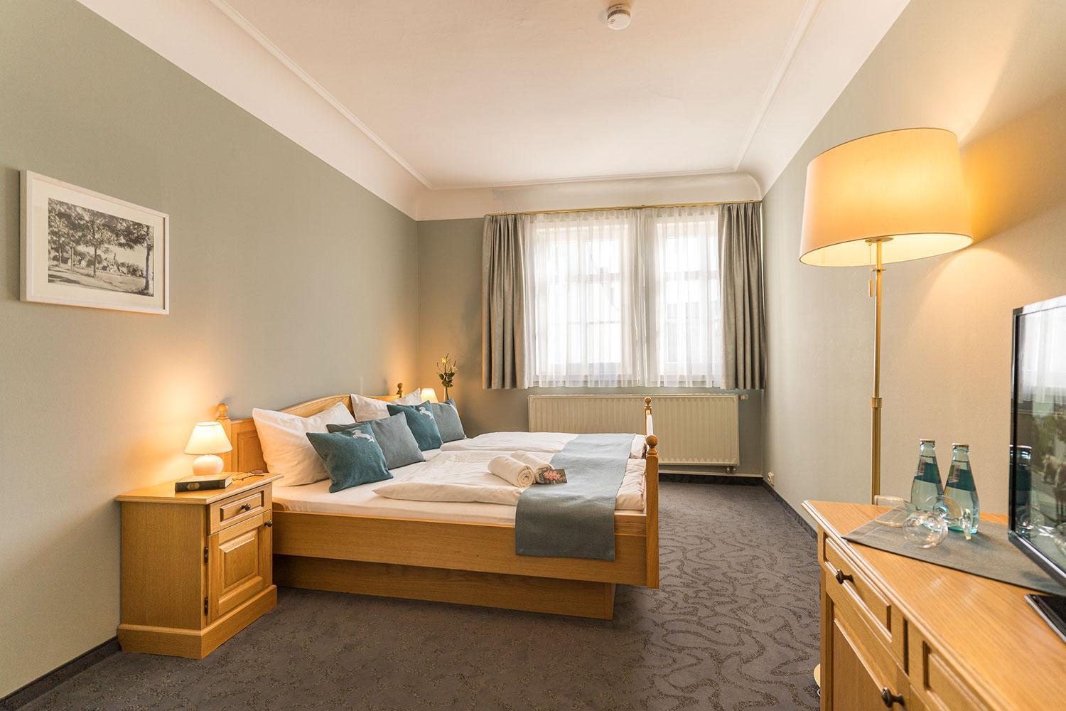 Hotel Ross Zwönitz エクステリア 写真